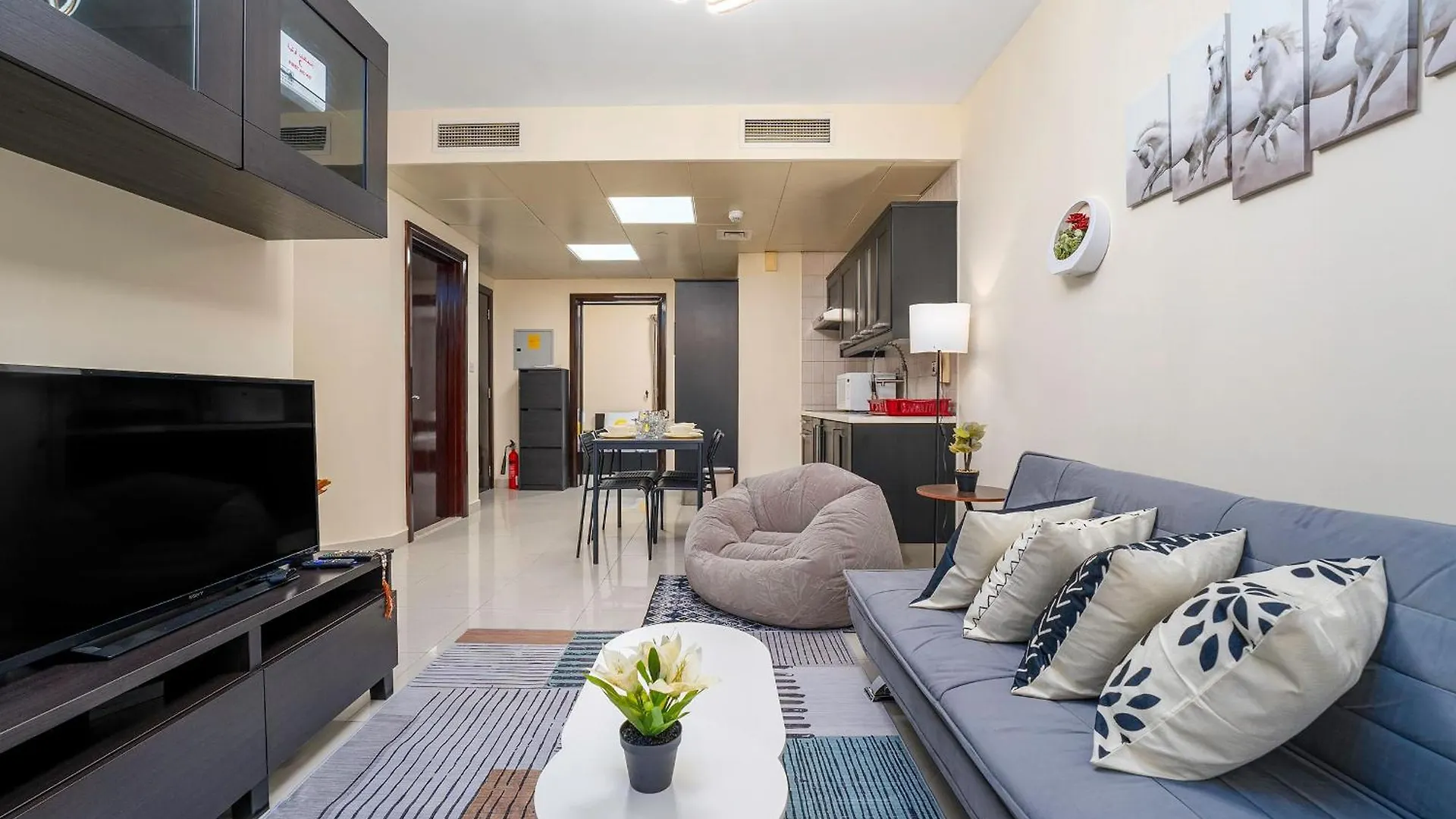 2-Bedroom Marina Skyline View In Jlt contacts