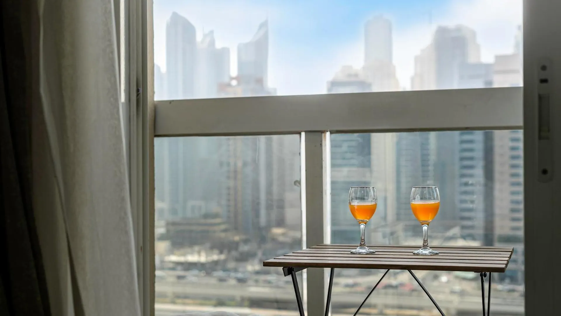 Apartment 2-Bedroom Marina Skyline View In Jlt Dubai