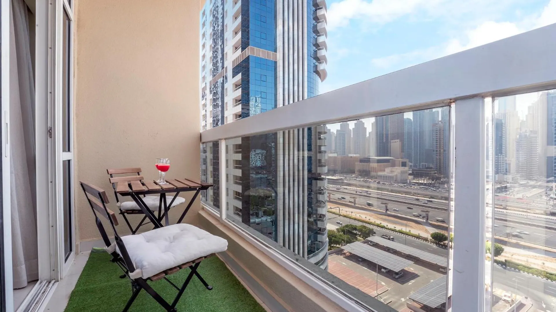 2-Bedroom Marina Skyline View In Jlt Dubai
