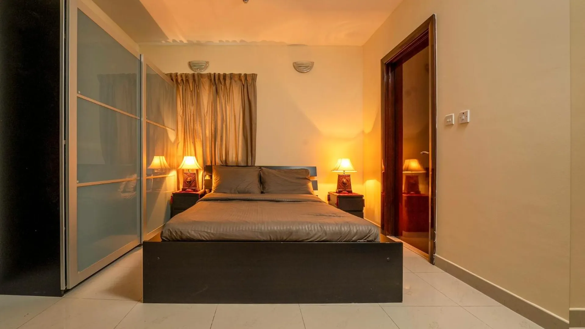 Apartment 2-Bedroom Marina Skyline View In Jlt Dubai