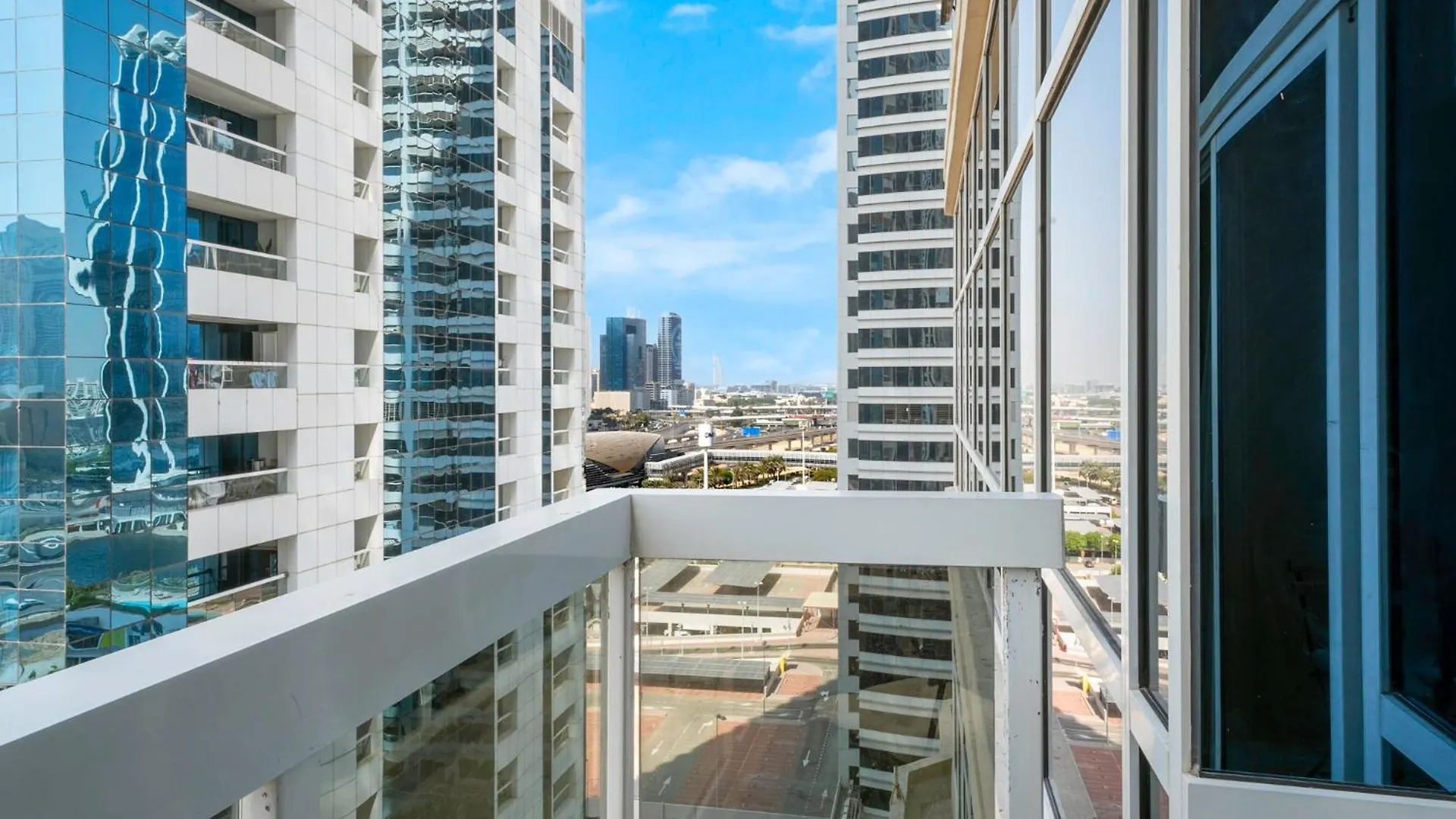 2-Bedroom Marina Skyline View In Jlt Dubai